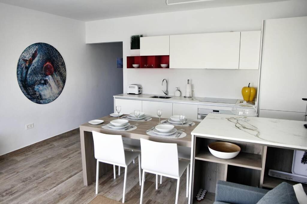 Kuchnia lub aneks kuchenny w obiekcie Design Vivienda V El Burgao by the Sea