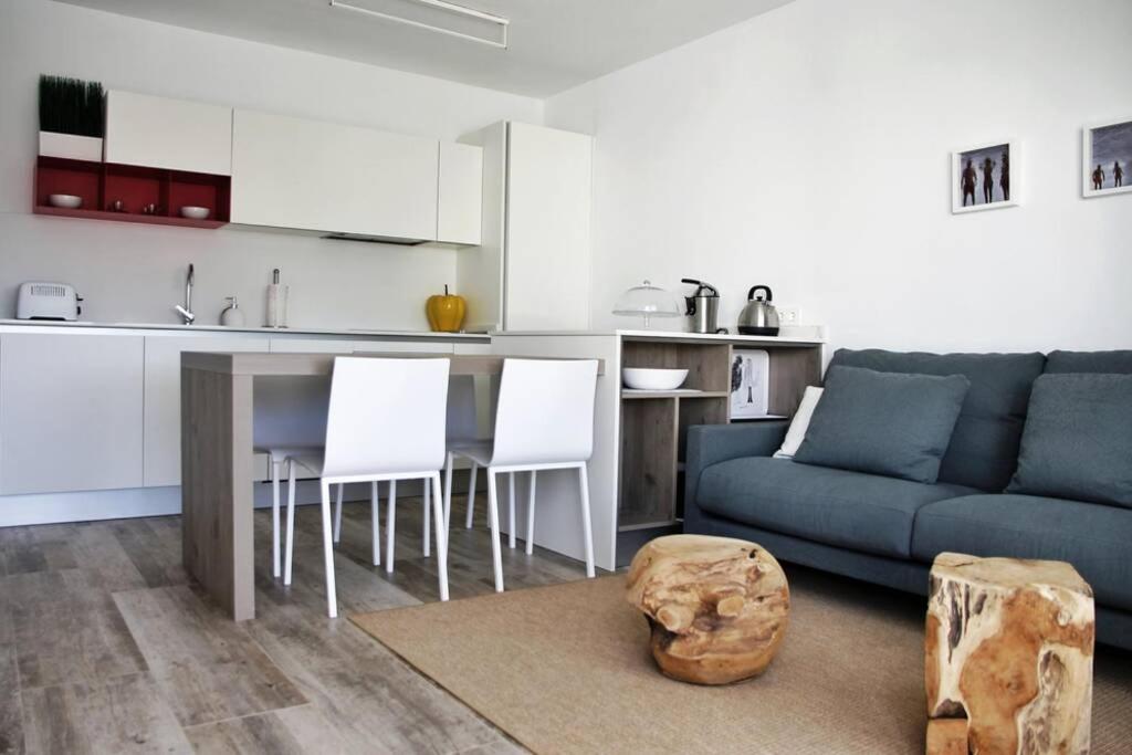 Kuchnia lub aneks kuchenny w obiekcie Design Vivienda V El Burgao by the Sea