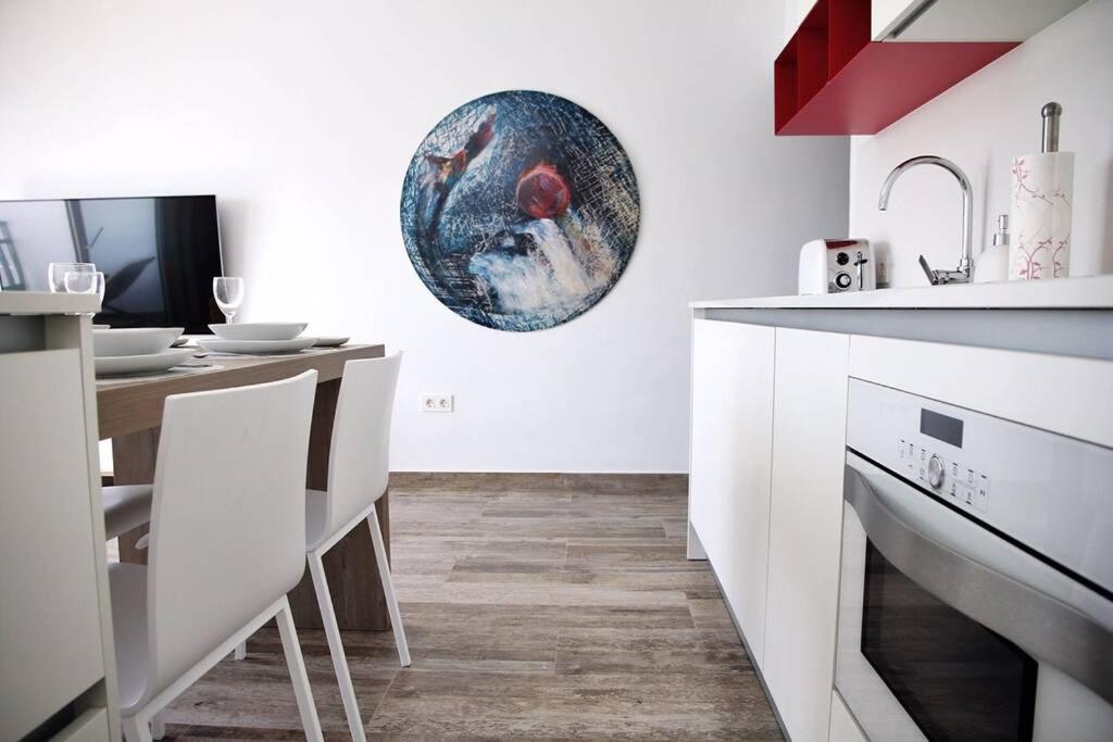 Kuchnia lub aneks kuchenny w obiekcie Design Vivienda V El Burgao by the Sea