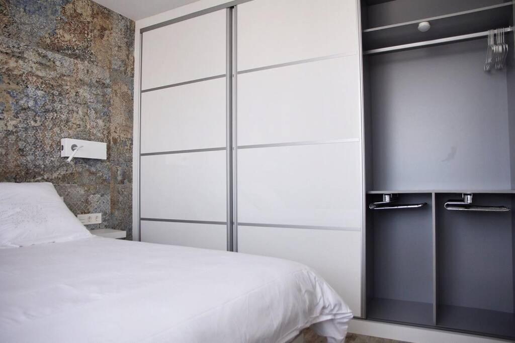 Łóżko lub łóżka w pokoju w obiekcie Design Vivienda V El Burgao by the Sea