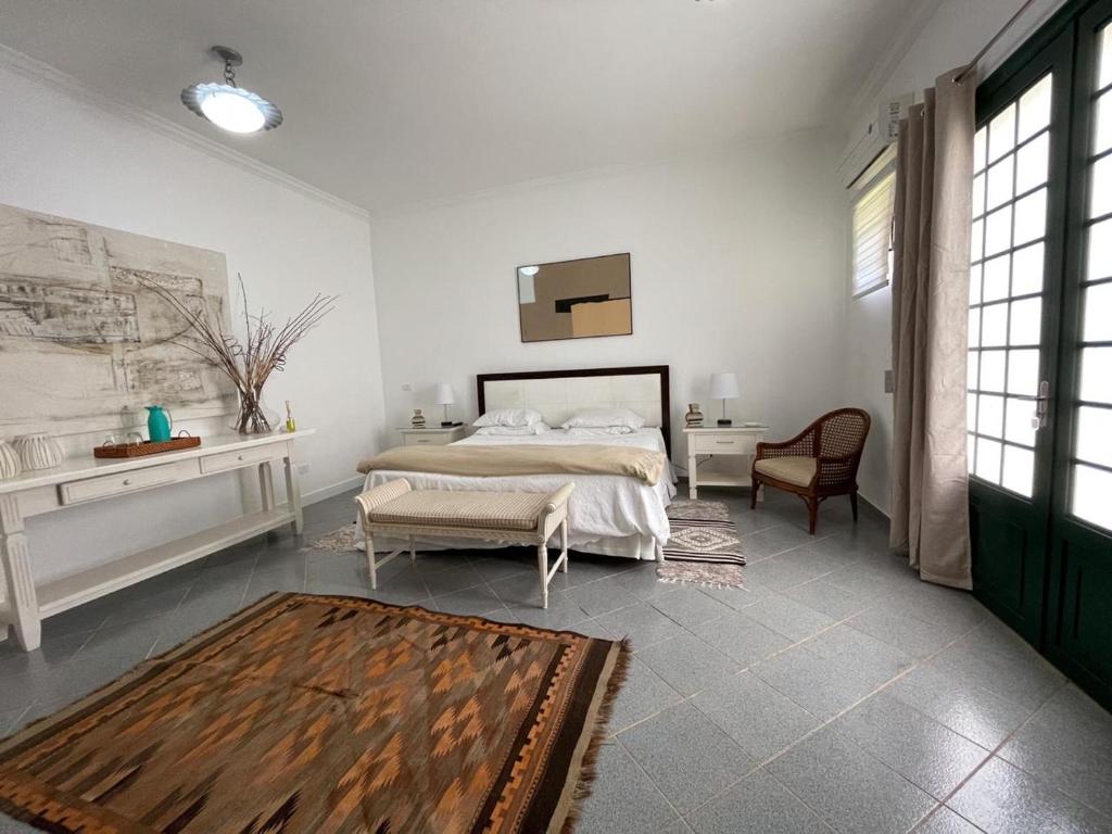  Villa Serena Bed & Breakfast