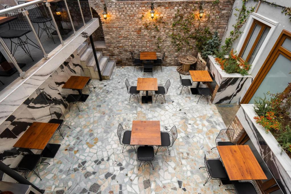 A restaurant or other place to eat at Castillo Rojo Hotel Istanbul