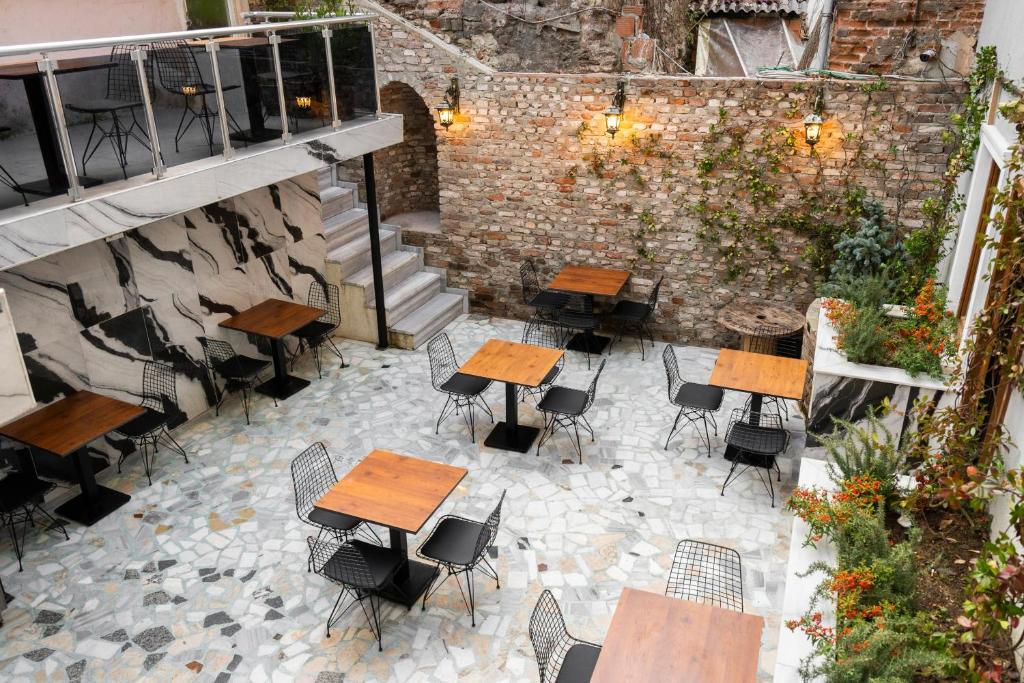 A restaurant or other place to eat at Castillo Rojo Hotel Istanbul