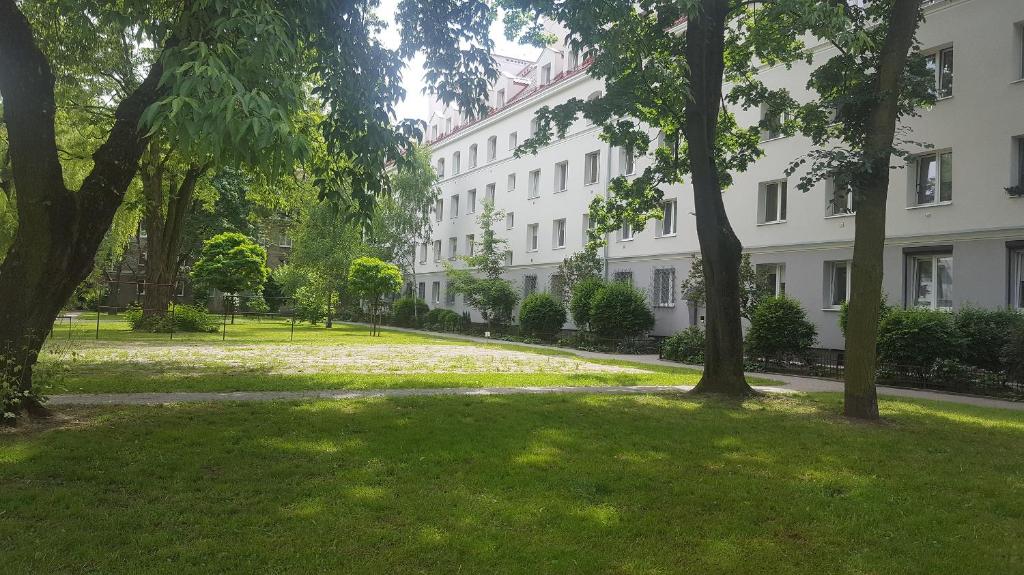 Vonkajšia záhrada v ubytovaní Studio Klimat MOKOTÓW