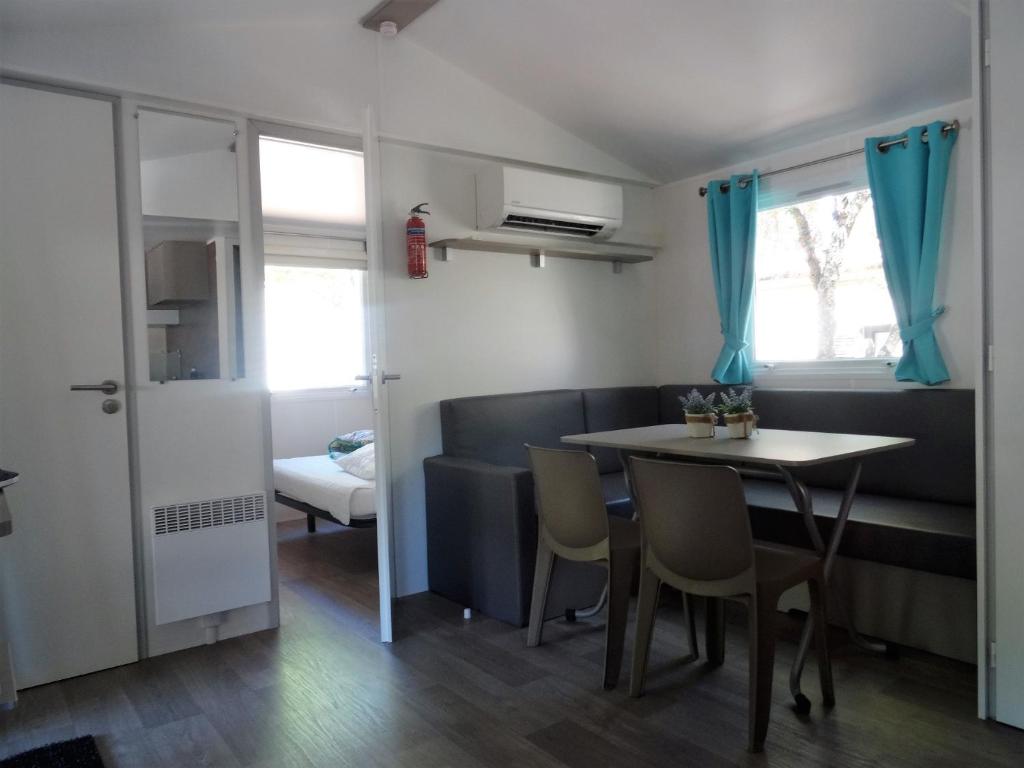 Kuchyň nebo kuchyňský kout v ubytování Greenchalets Roquebrune Sur Argens