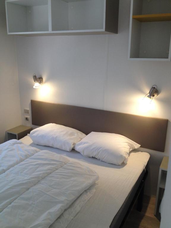 Postel nebo postele na pokoji v ubytování Greenchalets Roquebrune Sur Argens