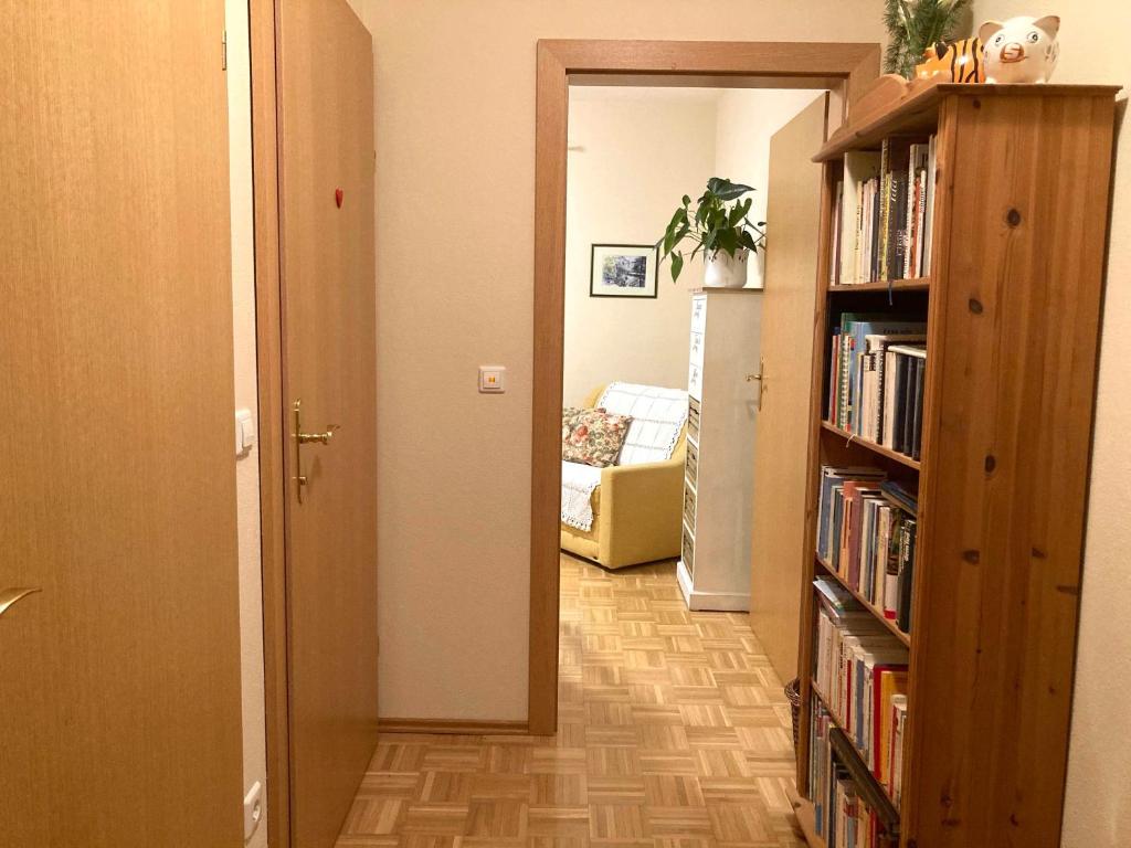 Knihovna v apartmánu