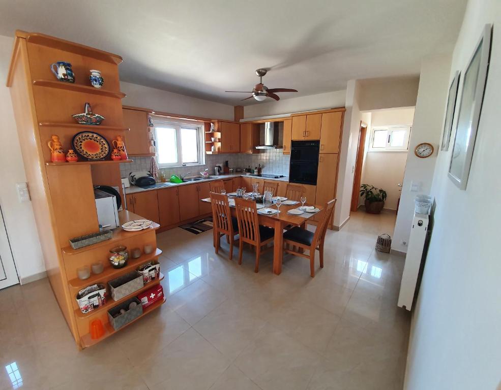 A kitchen or kitchenette at Argo Villa Kalives