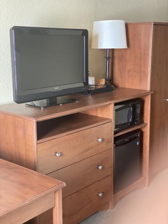 AmericInn by Wyndham Newton - Quarto King - Não Fumador