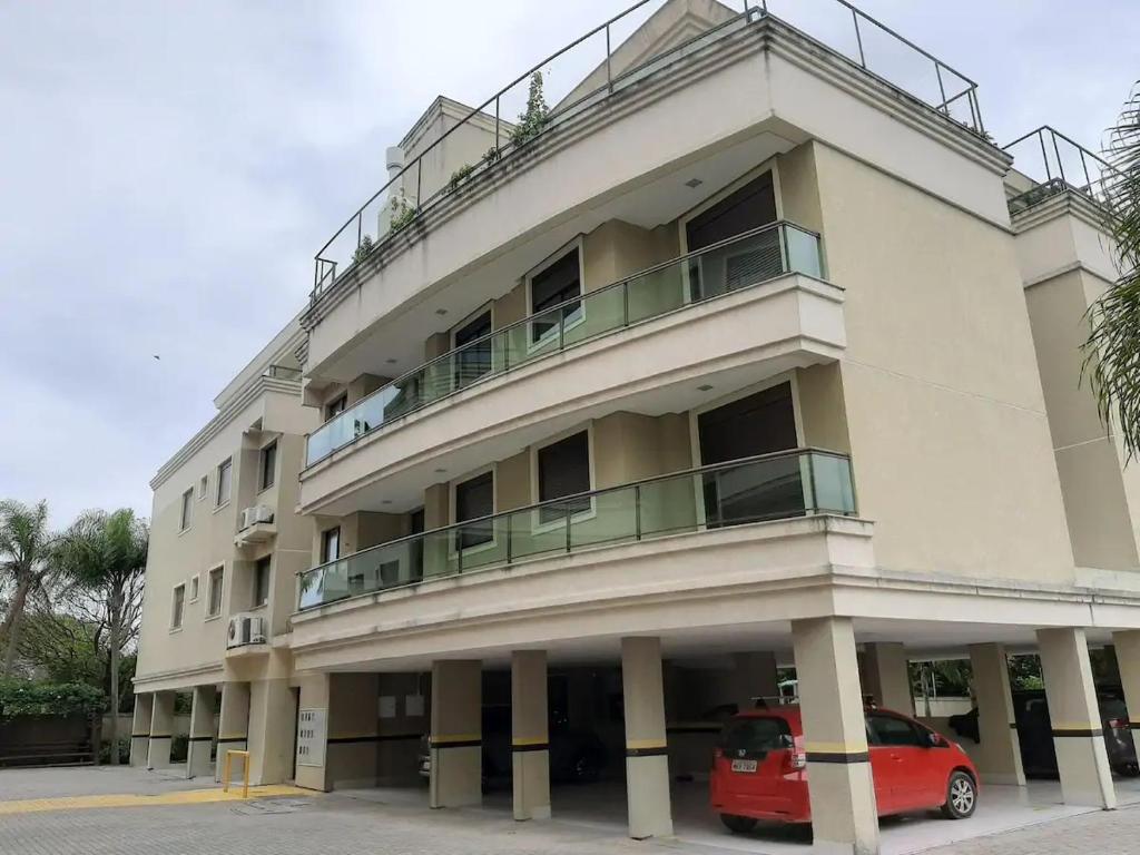  Apartamento em frente a Praia do Campeche.