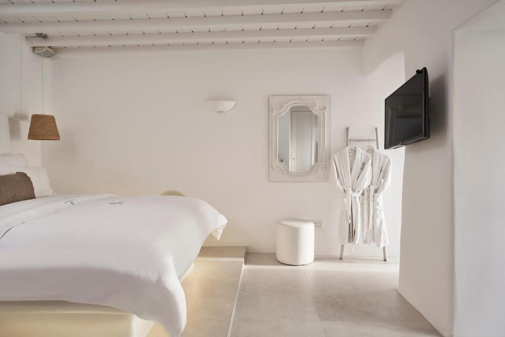A bed or beds in a room at Little Venice Suites