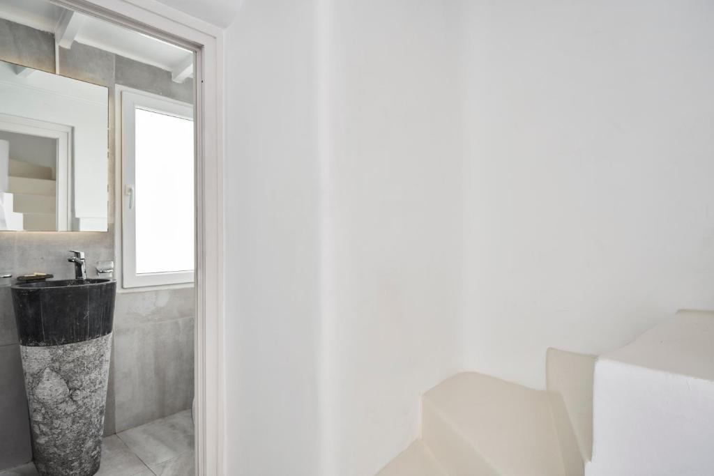 A bed or beds in a room at Little Venice Suites