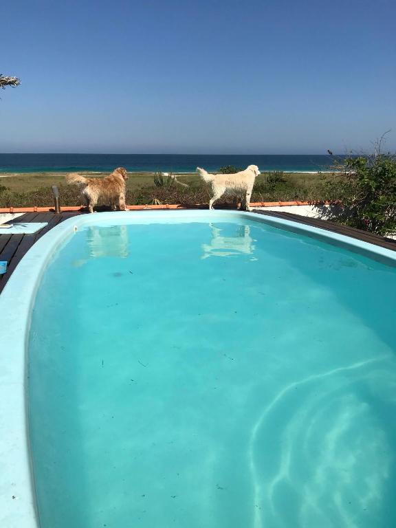  CASA EM FRENTE À PRAIA DE ITAÚNA