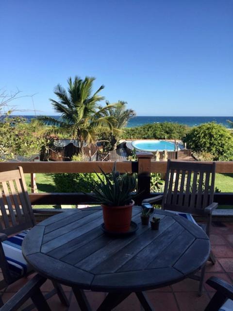  CASA EM FRENTE À PRAIA DE ITAÚNA