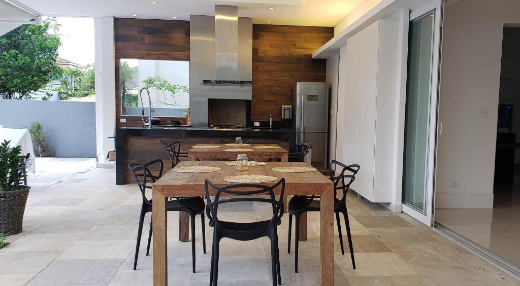  CASA LUXO CONDOMINIO FECHADO PRAIA ENSEADA