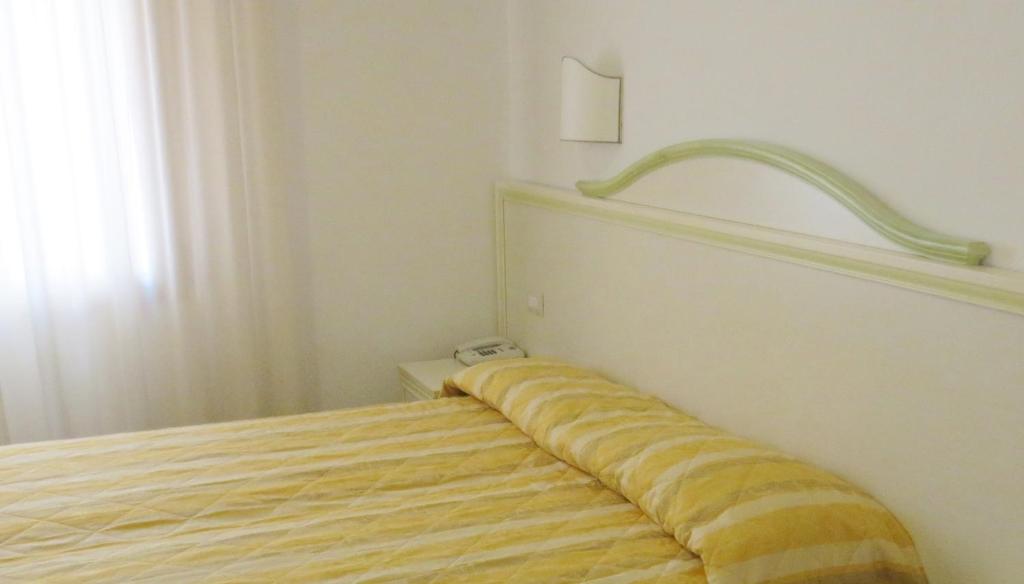 Postel nebo postele na pokoji v ubytování Hotel Due Torri