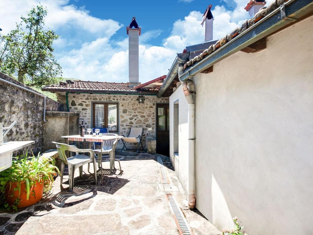 Photo de la galerie de l'établissement Belvilla by OYO Farmhouse with Private Terrace, à Cocciglia