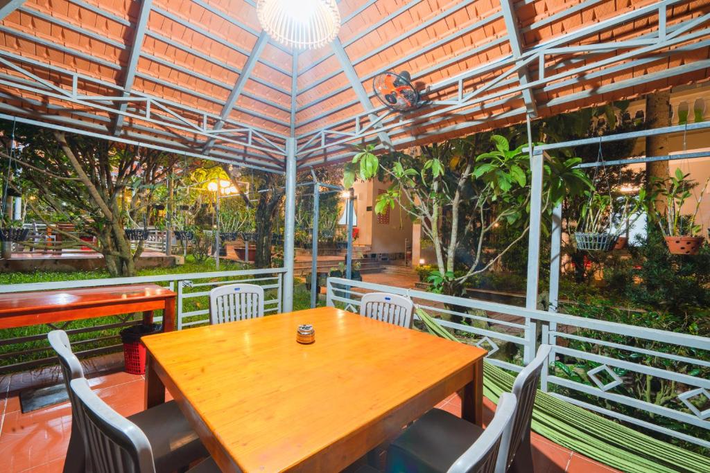 Quynh Mai Resortにあるレストランまたは飲食店