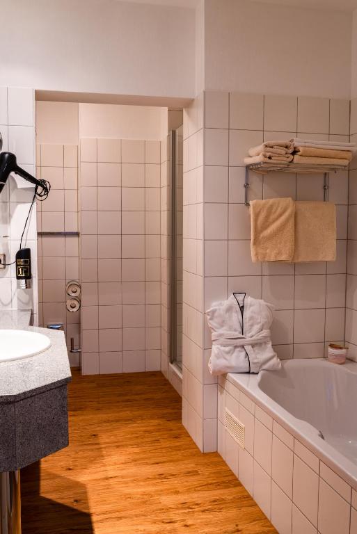 Koupelna v ubytování Hotel Blauer Engel
