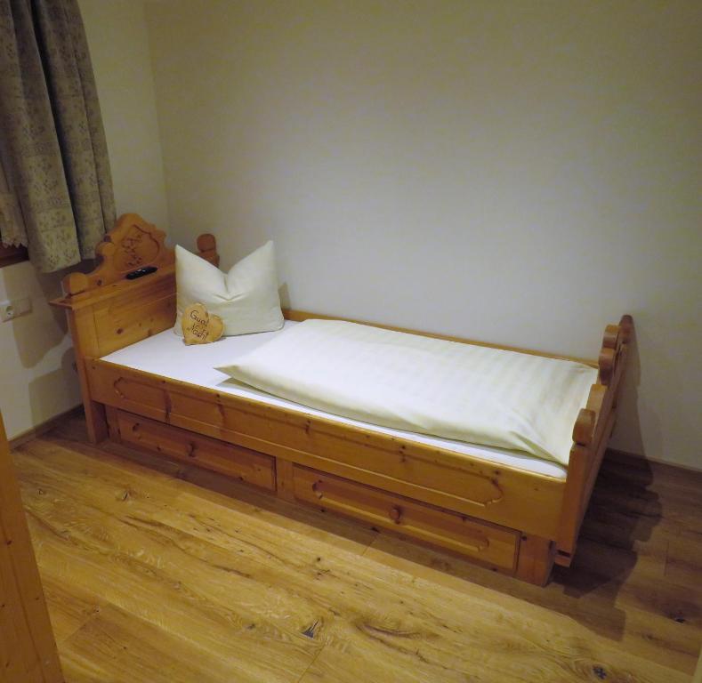 Postel nebo postele na pokoji v ubytování Haus Hubertus - Gästehaus Sahler