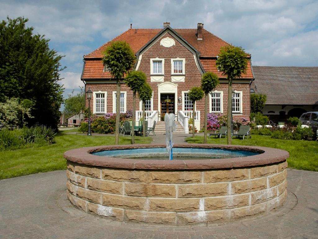 a water fountain in front of a house at Ferienhof Rustemeier in Altenberge