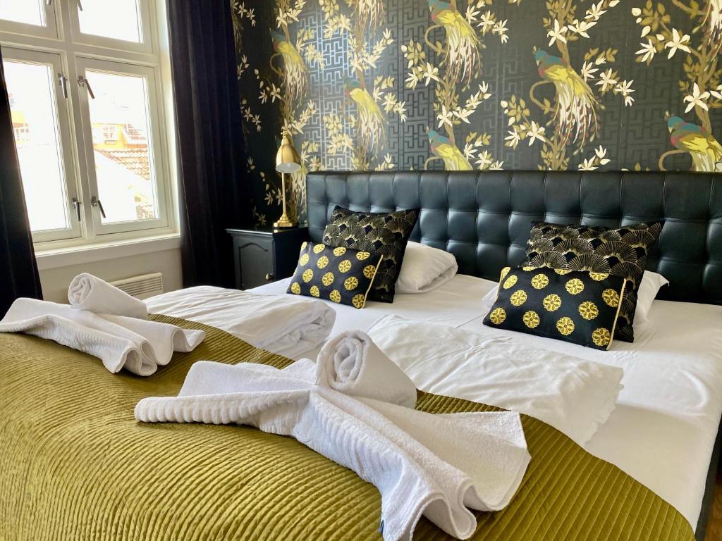 Postel nebo postele na pokoji v ubytování Reenskaug Hotel