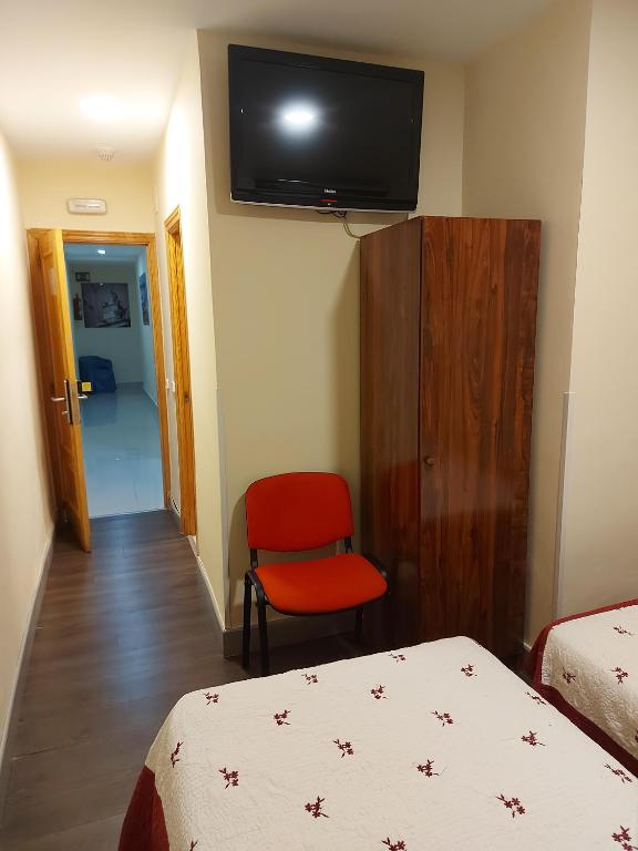 TV a/nebo společenská místnost v ubytování Hostal Moncloa