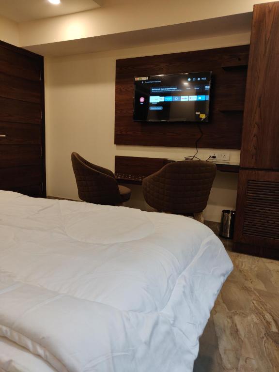 TV a/nebo společenská místnost v ubytování THE GRACE HOUSE Paharganj