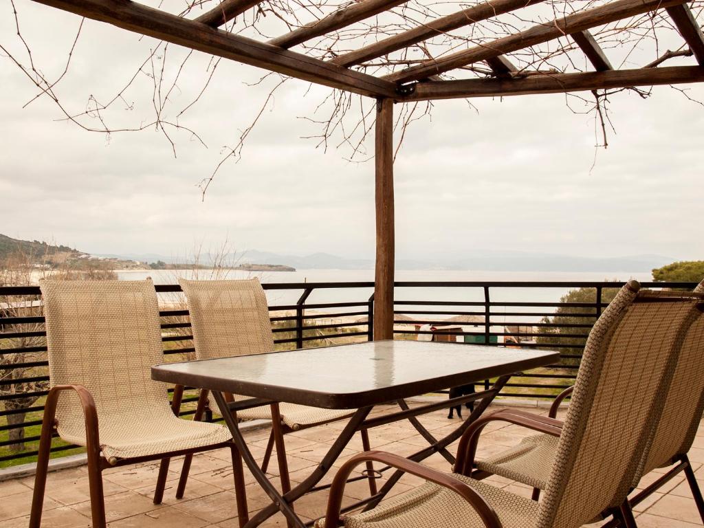 Balkón nebo terasa v ubytování Villa Achilles, Trani Ammouda Beach #FeelsLikeHome