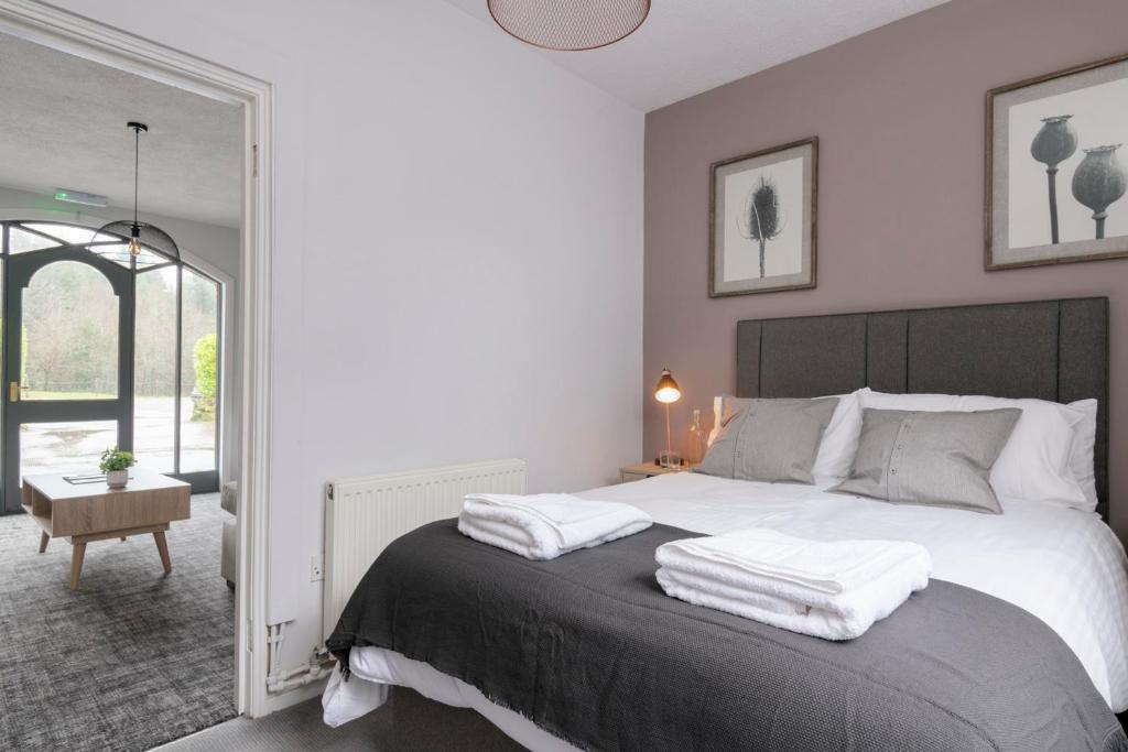 Lakeview Manor - Family Suite (Pet Friendly)