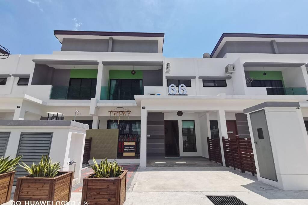 a white building with the front of it at PANGKOR 66’s HOME in Kampong Sungai Udang