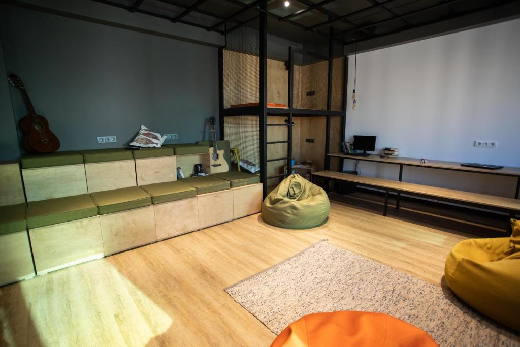 Posezení v ubytování Kantar Hostel