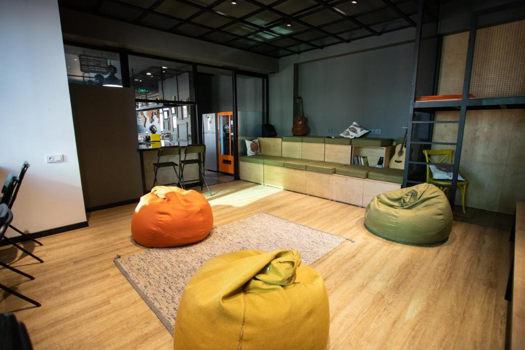 Posezení v ubytování Kantar Hostel