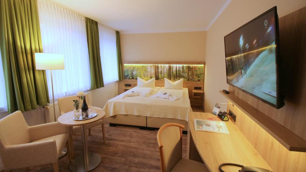 Postel nebo postele na pokoji v ubytování Hotel Harzresidenz