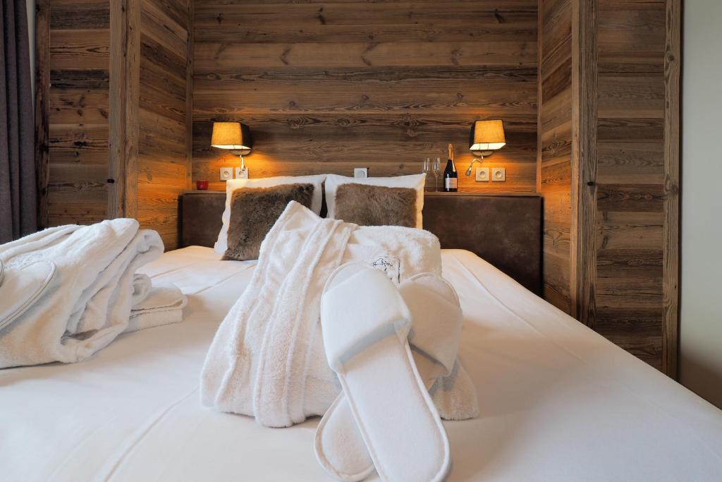 Postel nebo postele na pokoji v ubytování SUNWEB - Les Chalets Grizzly