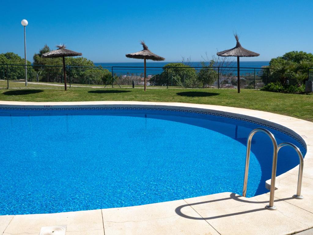 Bazén v ubytovaní 2163-Amazing penthouse, 2 terraces sea-golf view alebo v jeho blízkosti