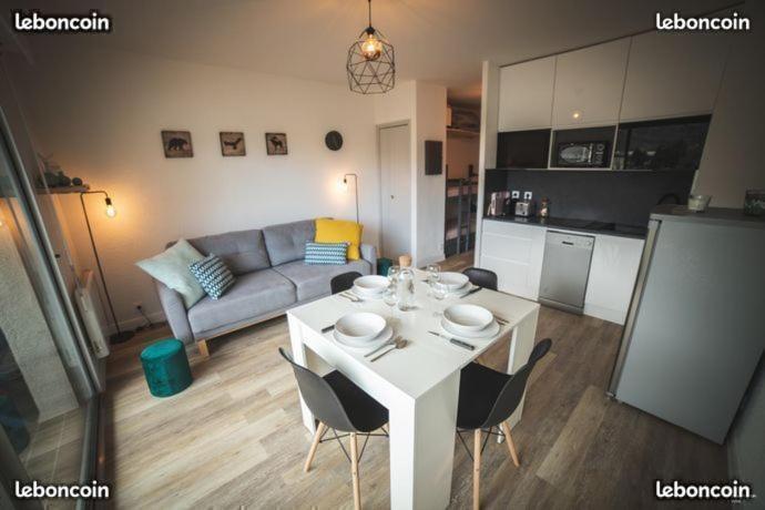 Photo de la galerie de l'établissement Appartement centre-ville Saint-Lary vue montagne, à Saint-Lary-Soulan