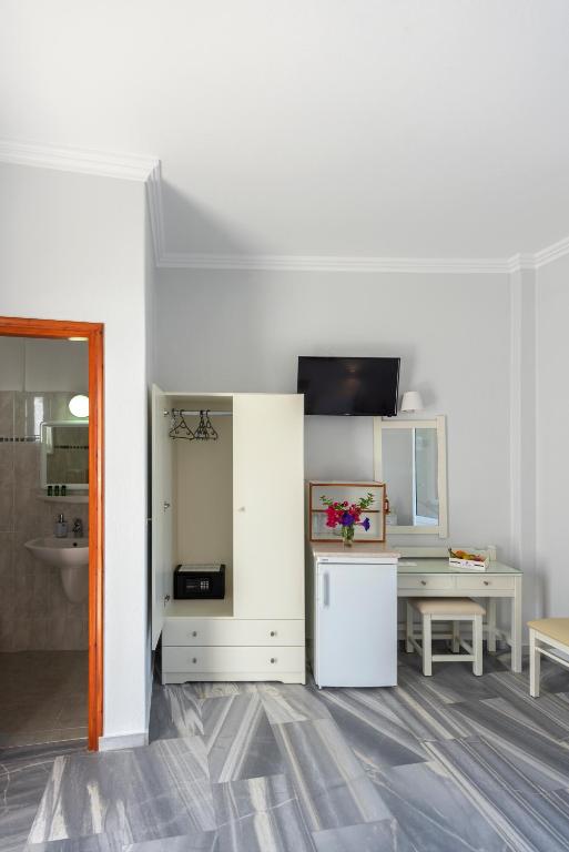 Irene Hotel - Beachfront - 15