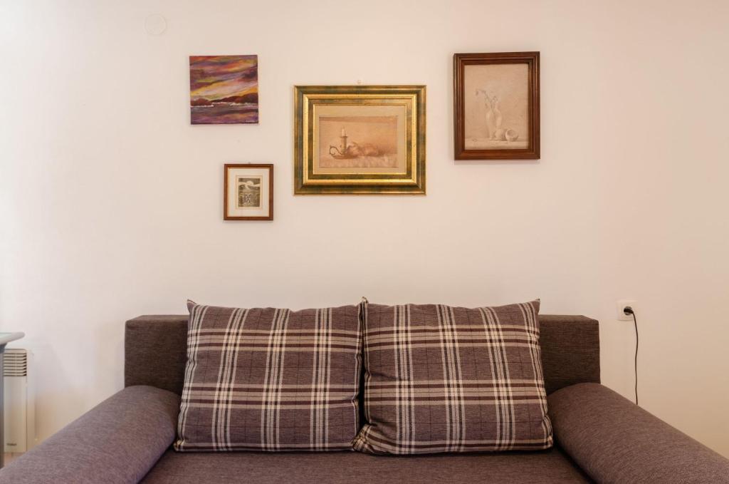 Posedenie v ubytovaní Namoru apartaments
