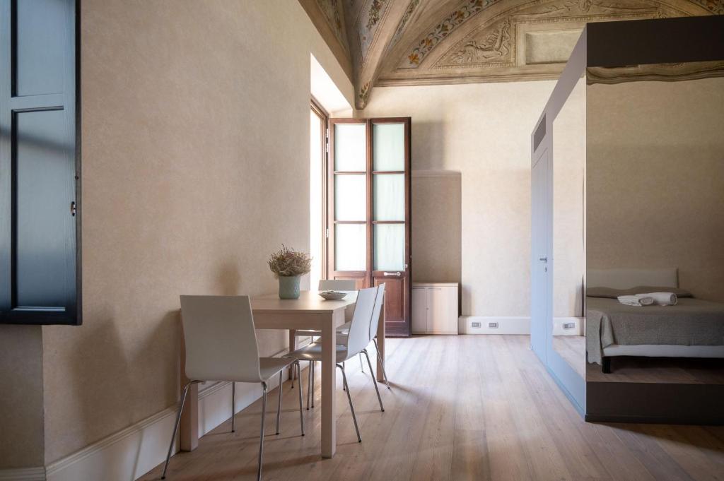 Televízia a/alebo spoločenská miestnosť v ubytovaní Le Residenze di Mantova