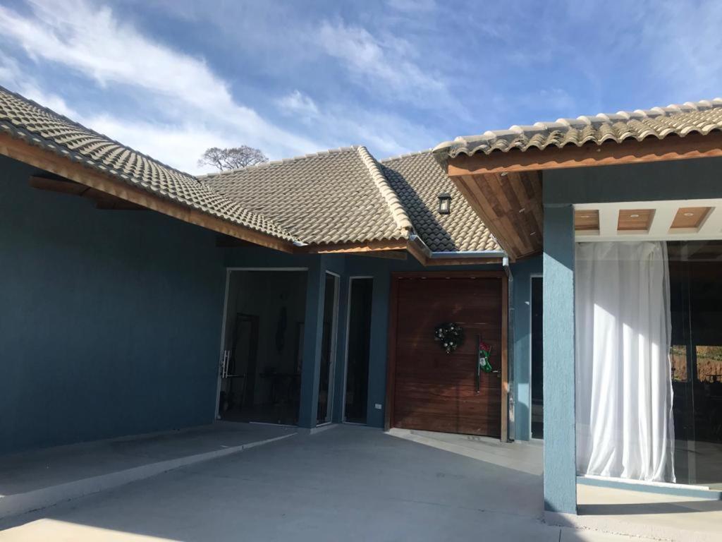  Casa luxuosa e elegante com piscina borda infinita
