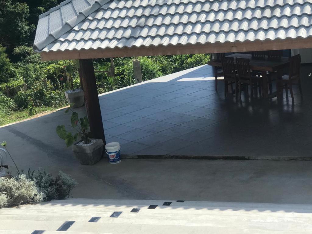  Casa luxuosa e elegante com piscina borda infinita