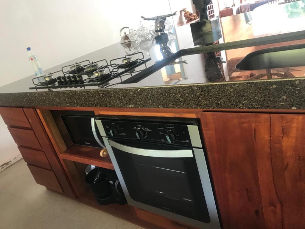  Casa luxuosa e elegante com piscina borda infinita