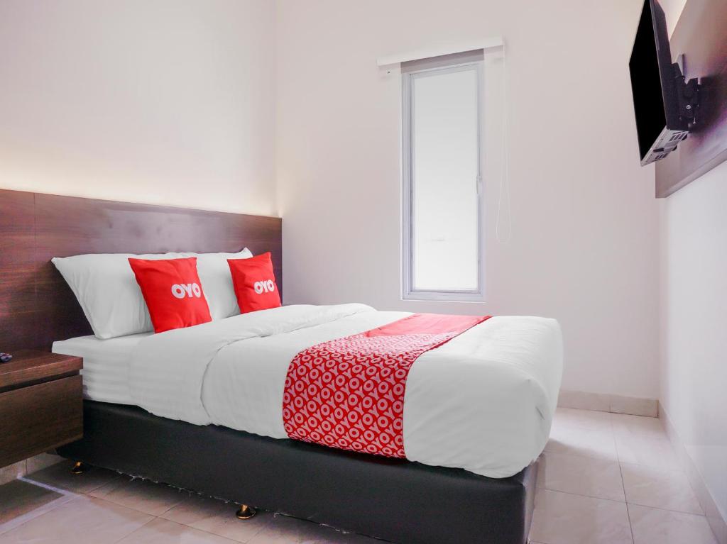 Postel nebo postele na pokoji v ubytování Super OYO 90115 Near Pasar Baru
