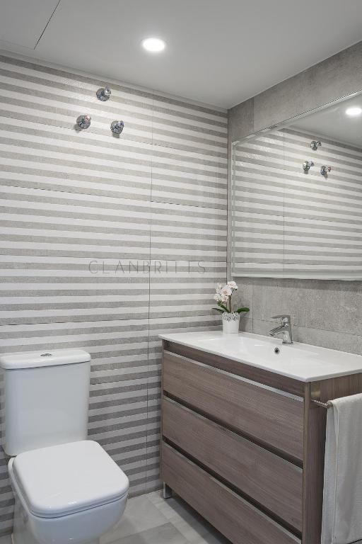 A bathroom at Sweet Home in Puerto Marina