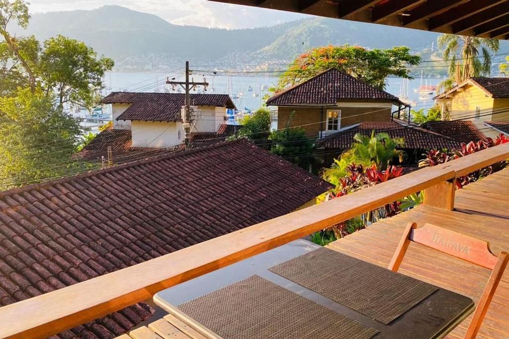  Casa com vista para o mar em condomínio em Angra