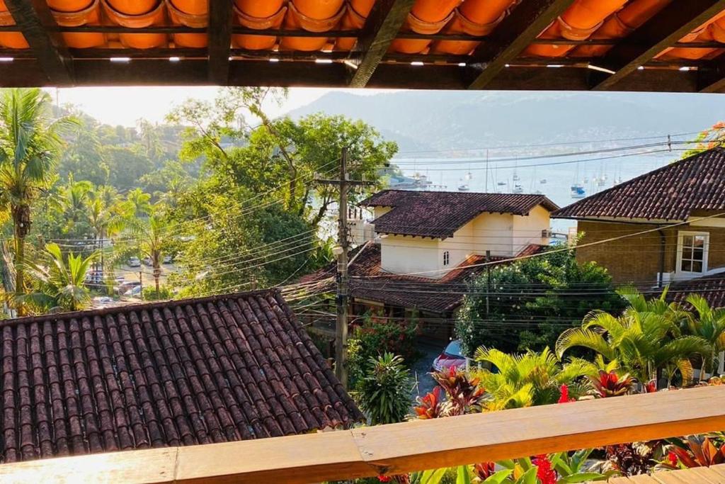  Casa com vista para o mar em condomínio em Angra
