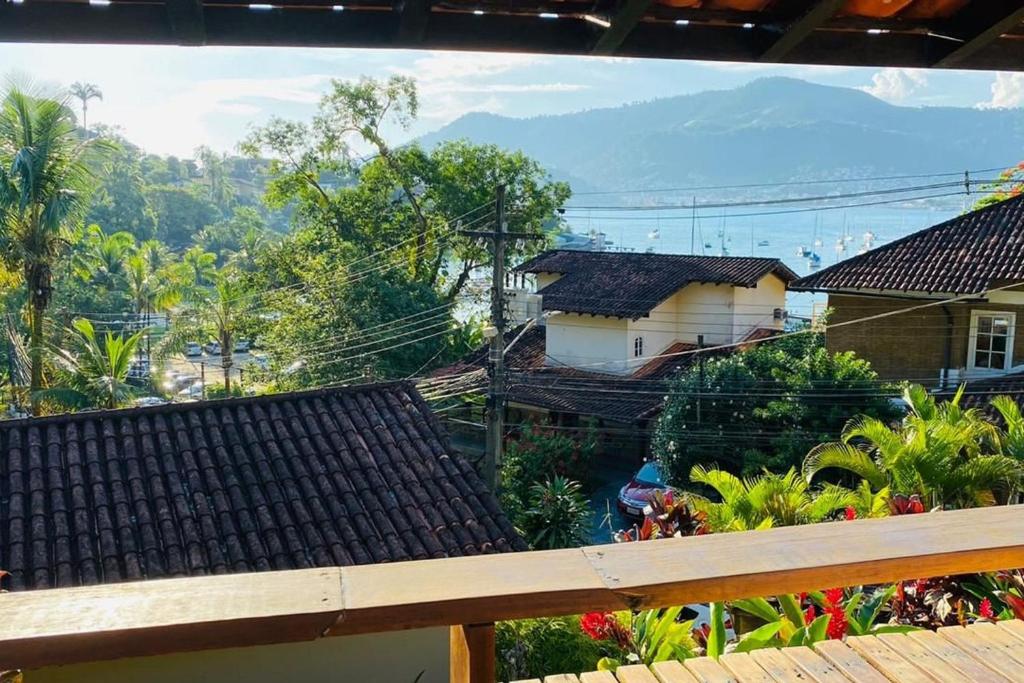  Casa com vista para o mar em condomínio em Angra