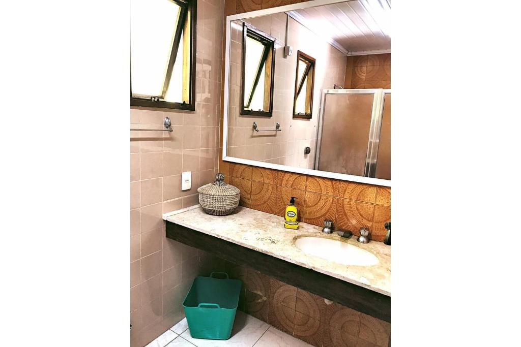  Casa com vista para o mar em condomínio em Angra