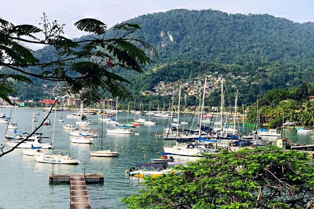  Casa com vista para o mar em condomínio em Angra